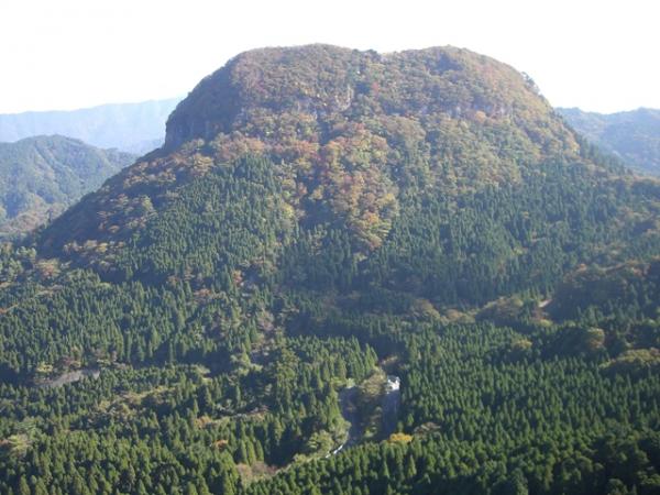 望雲台より鷹ノ巣山を望む